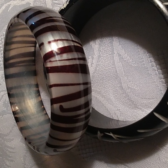 Set of 2 Tribal style bangle bracelets) - Picture 2 of 4